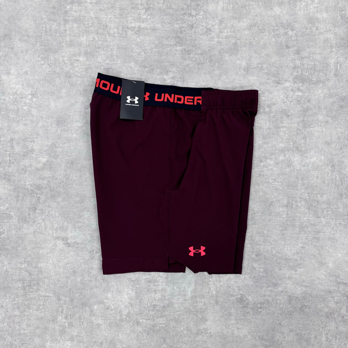 UNDER ARMOUR SEAMLESS SHORTS 7” - MAROON