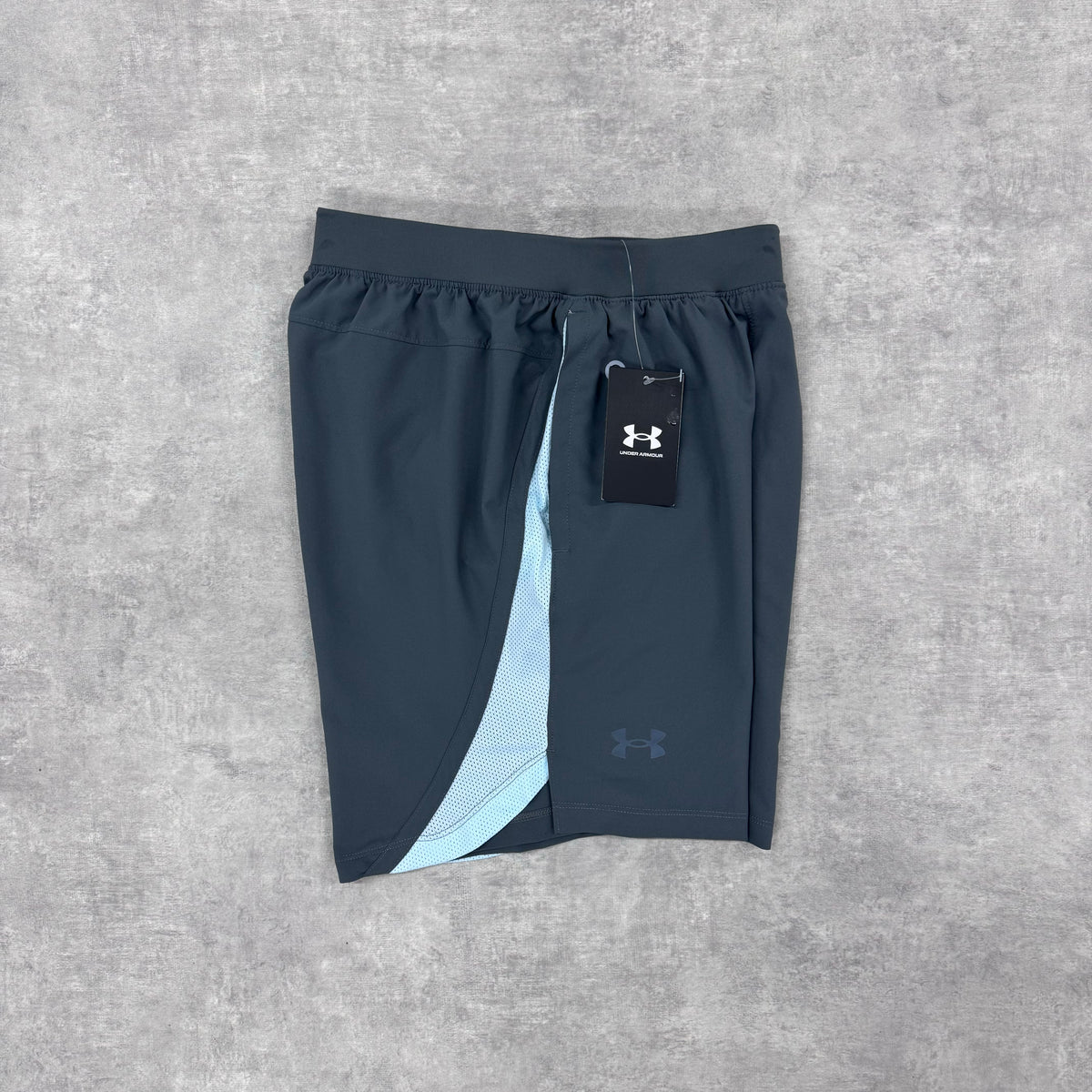 UNDER ARMOUR LAUNCH SHORTS 7” - GREY / SKY BLUE