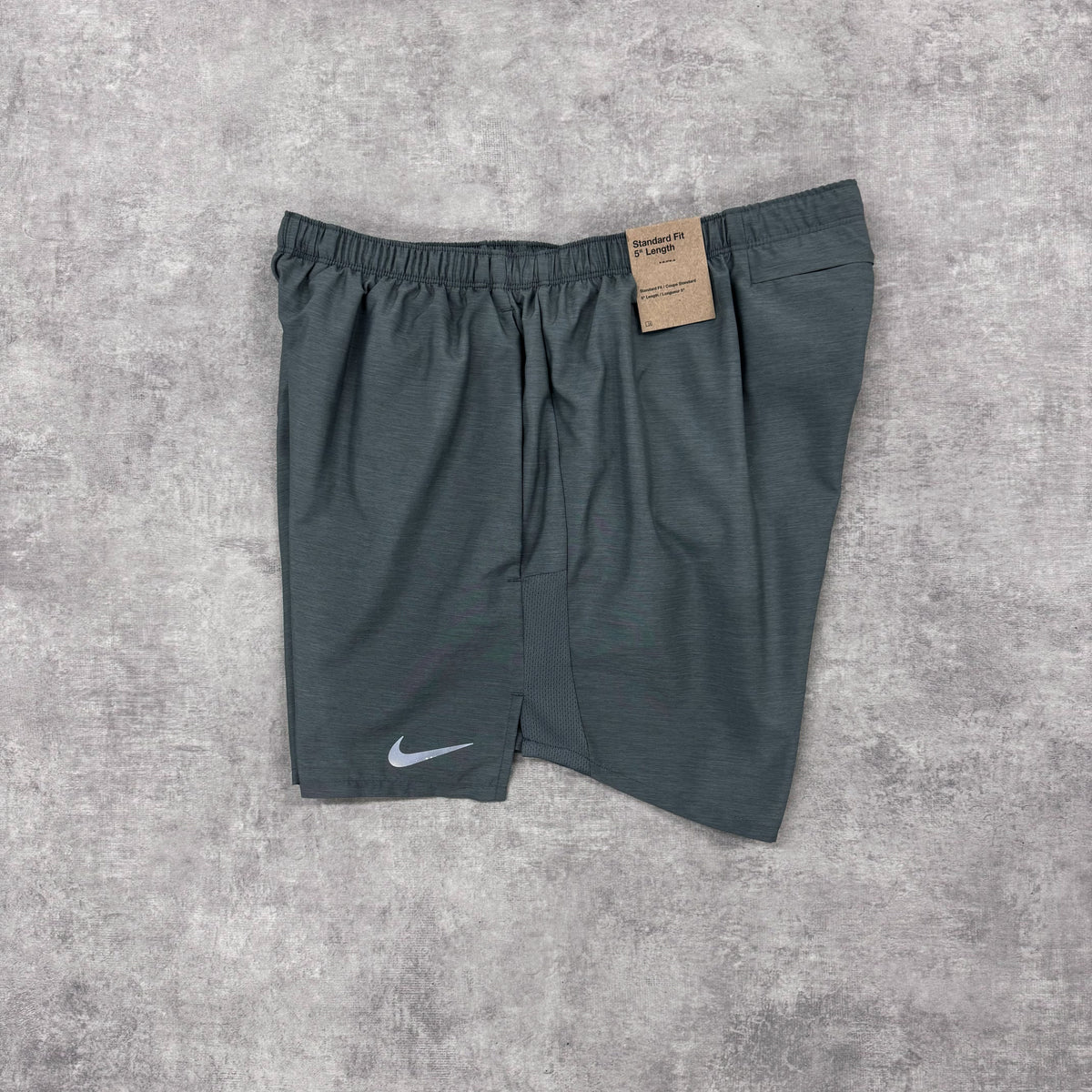 NIKE CHALLENGER SHORTS 5” - GREY