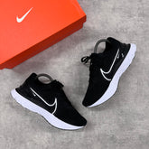 NIKE FLYKNIT REACT 3 - BLACK / WHITE